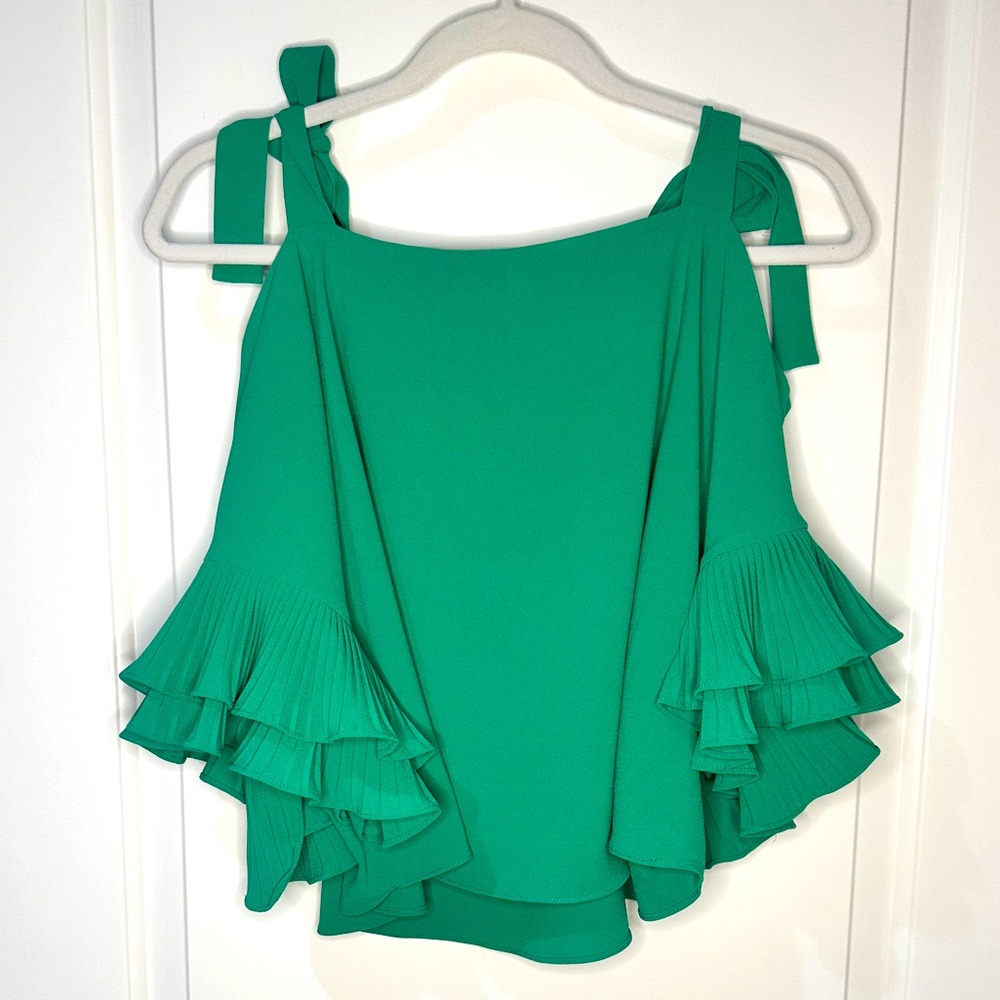 Gianni Bini Crop Top with Ruffles, size small